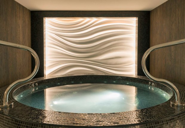 Sheraton-Grand-Hotel,-Dubai--Shine-Spa--Jacuzzi