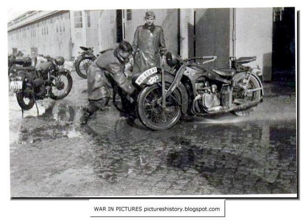 wehrmacht-Germany-army-rare-image-invisible-image-ww2-motorcycle-german-BMW-R11-002